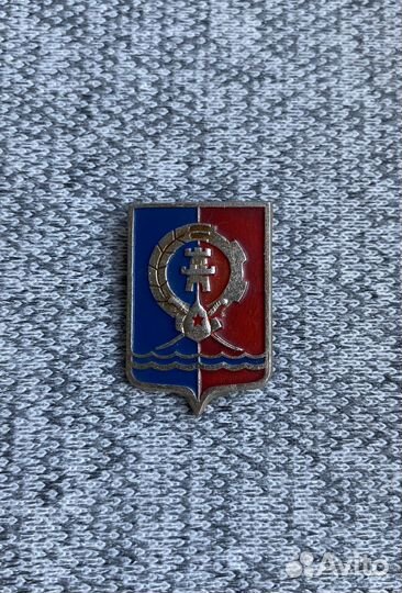 Значок времен СССР - Ростов - на - Дону. Герб