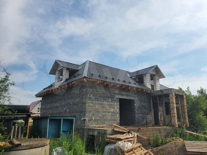 Коттедж 330 м² на участке 10 сот.