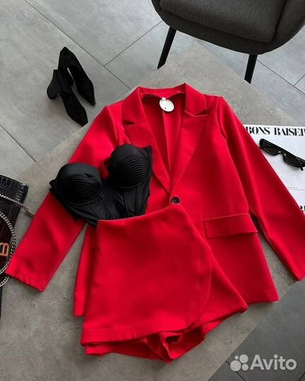 Костюм женский с юбкой