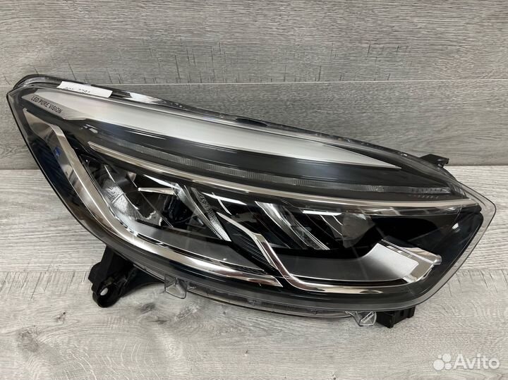 Фара правая Renault Kaptur 1 LED (2016-2022)