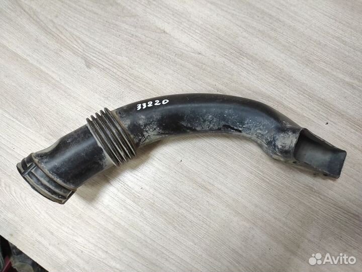 Патрубок воздушного фильтра Audi A8 D2 (1994—1999)