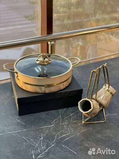 Набор кастрюль