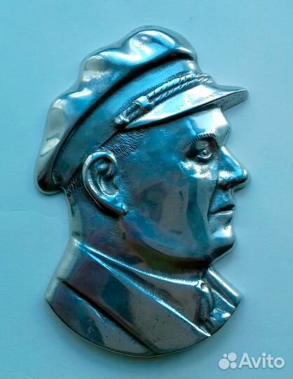 Эрнст Тельман. Барельеф, металл