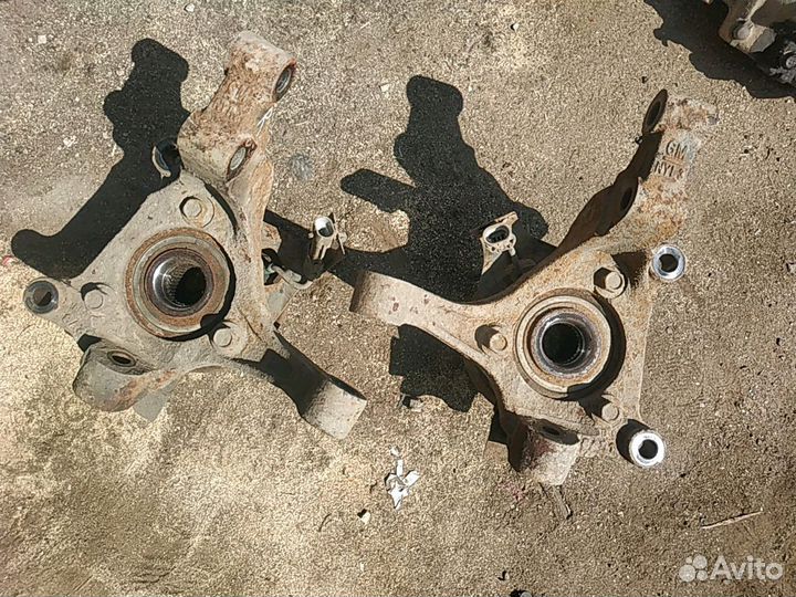 Поворотный кулак opel antara 3,2