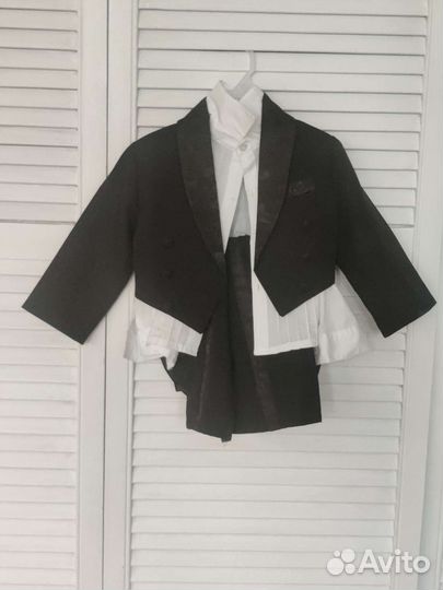 Костюм со смокингом детский примерно на 80-90см