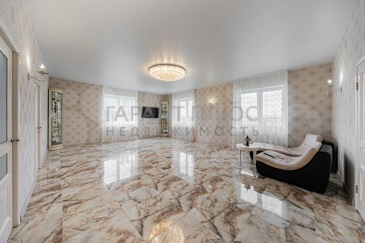 Коттедж 181 м² на участке 8 сот.