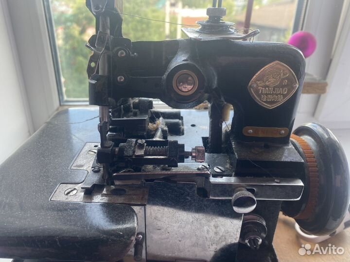 Швейная машина оверлок