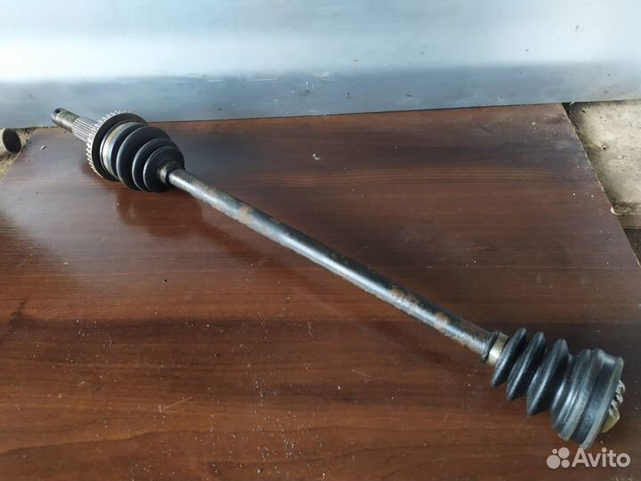 Привод правый Задний nissan bassara U30 4WD