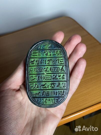 Kаменный жук скарабей из Египта