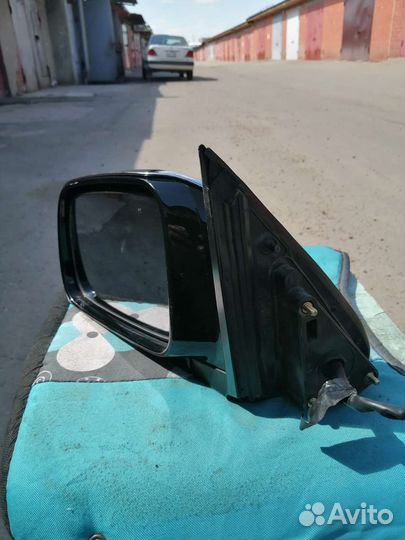 Боковое зеркало