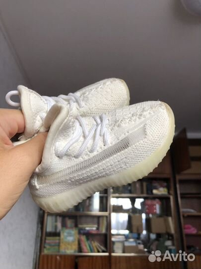 Кроссовки изики