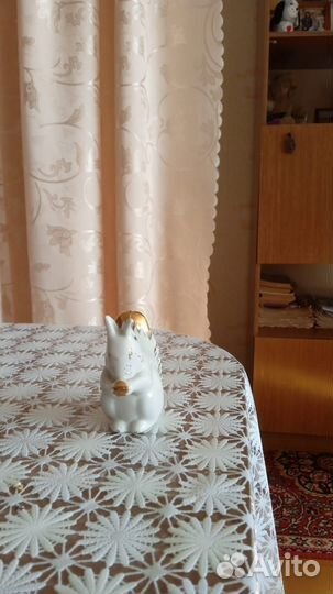 Статуэтка фарфор белочка