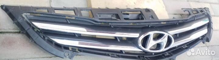 Решетка радиатора передняя верхняя Hyundai Solaris