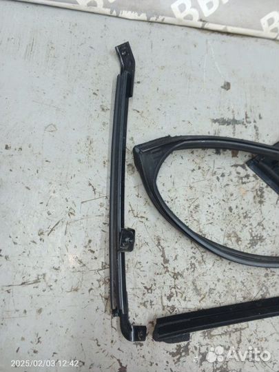 Уплотнитель стекла двери задний левый Changan