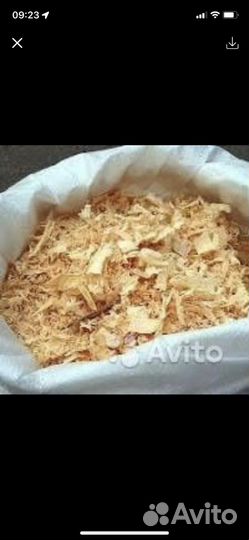 Сухие опилки в мешках