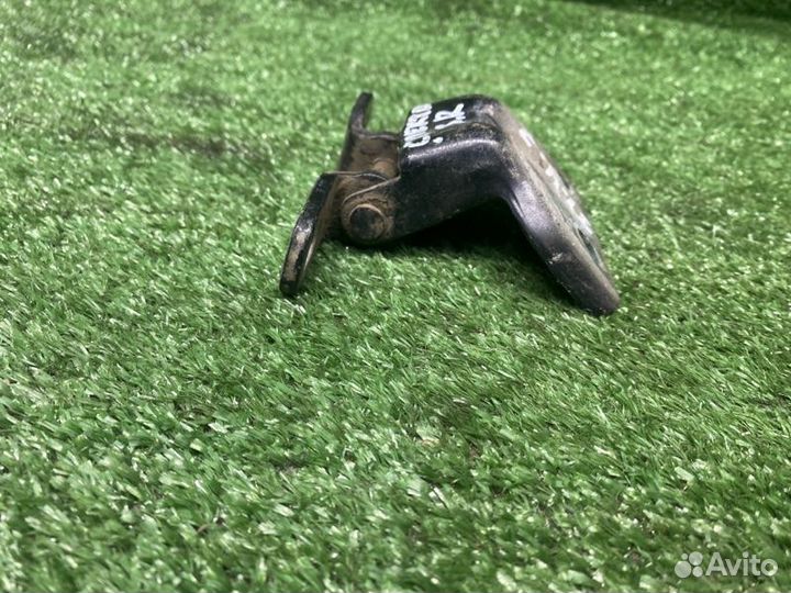 Петля двери задняя правая Kia Spectra