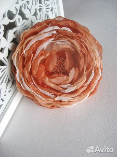 Брошь-цветок ручной работы из текстиля N 029