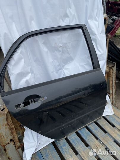 Задняя правая дверь Lancer 9 ix
