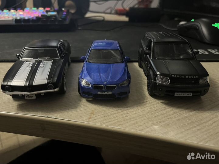 Железные игрушечные машины