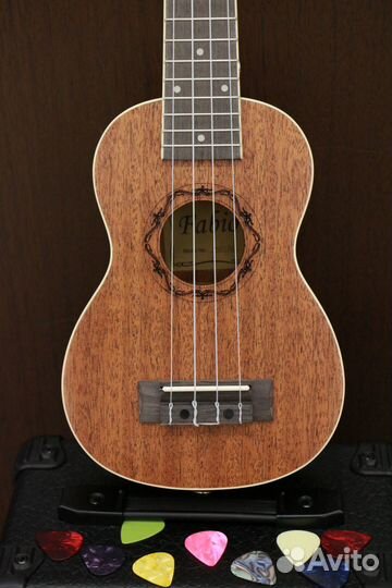 Электро укулеле, гавайская гитара с подключением