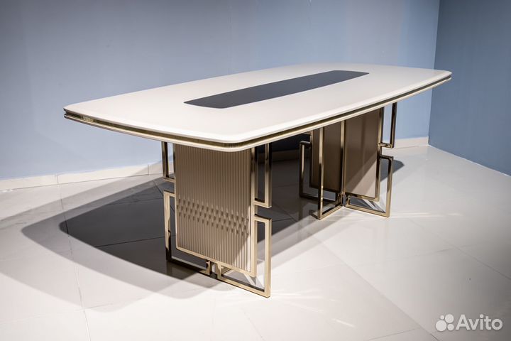 Стол кухонный