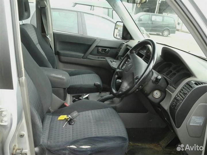 Разбор на запчасти Mitsubishi Pajero / Montero 200