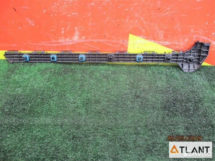 Крепление бампера задняя правая toyota crown majes