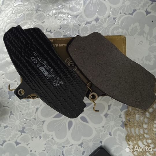 Комплект колодок переднего дискового тормоза