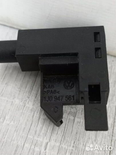 Выключатель концевой стояночного тормоза Skoda