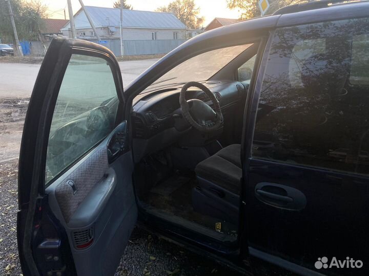 Chrysler Voyager 3 на запчасти в разбор 2.5td