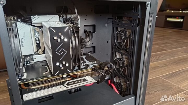 Мощный игровой компьютер с монитором
