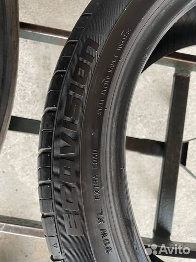 Pirelli P Zero Rosso 235/45 R19 и 275/40 R19 101Y