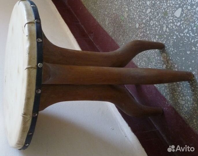 Табурет-подставка на корнеообрзных ножках