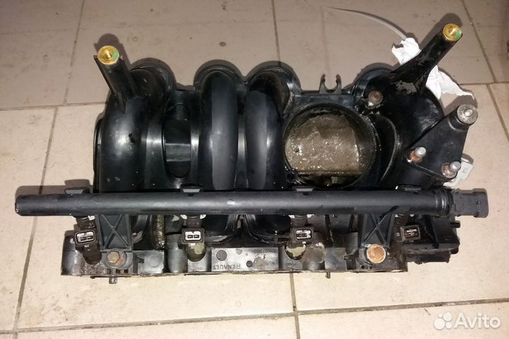 Впускной коллектор Renault Logan 1