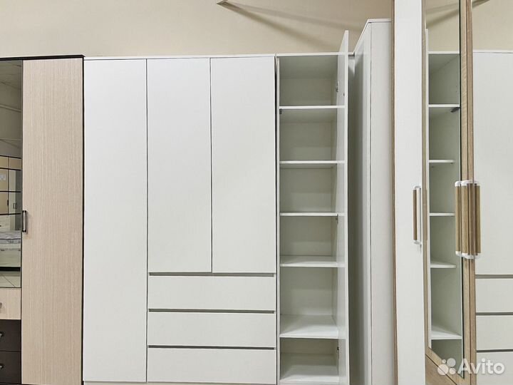 Шкаф белый