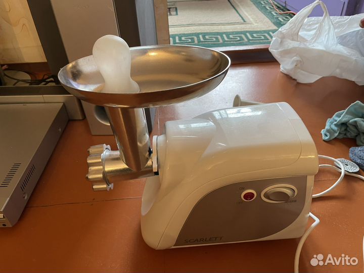 Мясорубка электрическая scarlett