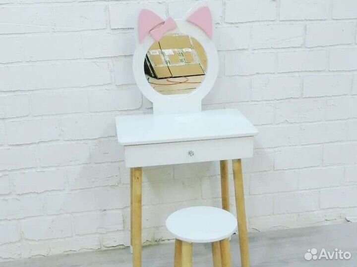 Детский туалетный столик с зеркалом для девочек