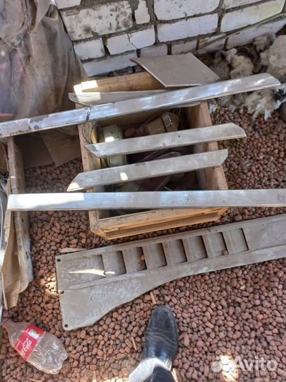 Запчасти на газ 21 волгу и газ 69 кузовщина