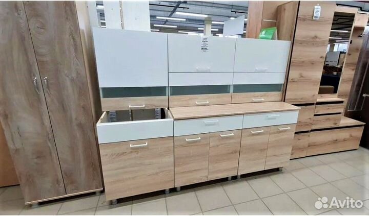 Кухни готовые со склада. Цена за комплект 2 метра
