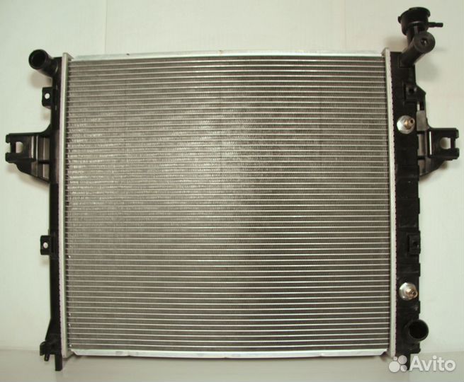 Радиатор охлаждения Jeep Grand Cherokee WJ