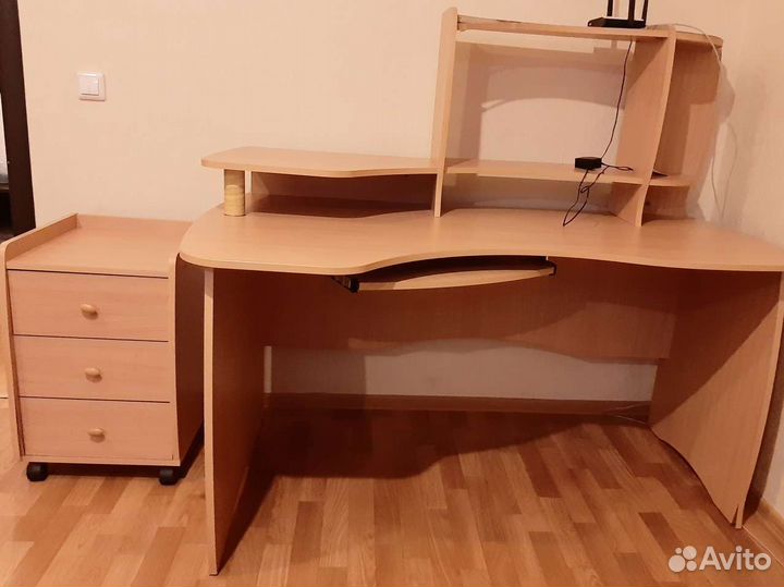 Компьютерный стол с тумбой