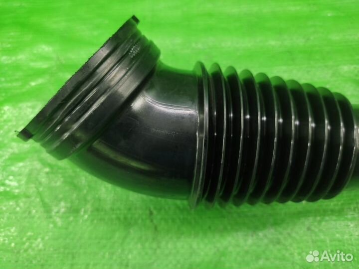 Патрубок воздуш фильтра 059129615E Audi Q5 08-17