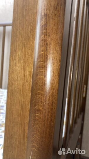 Детская кроватка с маятником