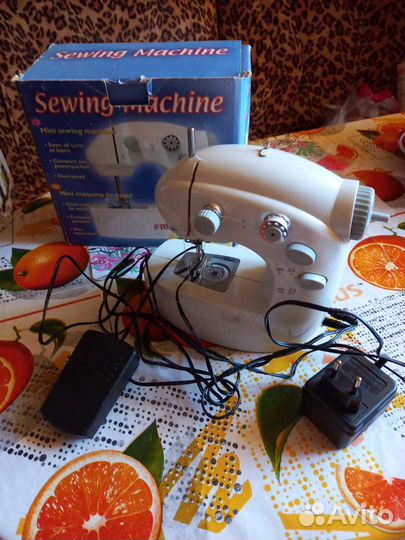 Швейная мини-машинка