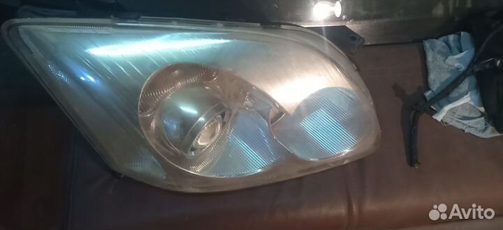 Фара тоета авенсис т250