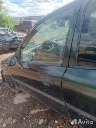 Дверь боковая передняя левая Ford Mondeo 1 1992