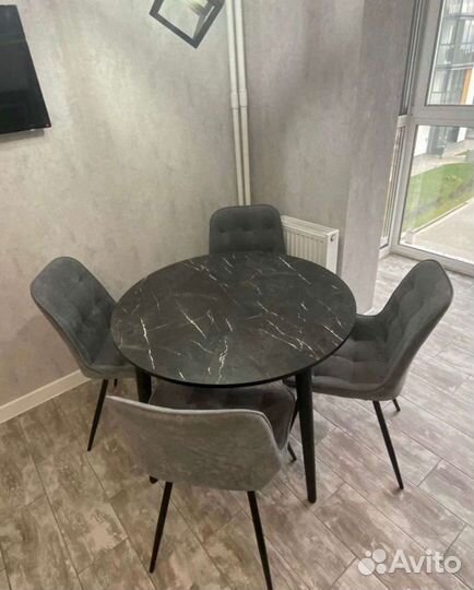 Стол и 4 стула