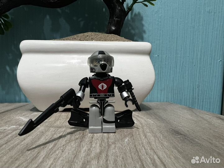 Lego человечки и др