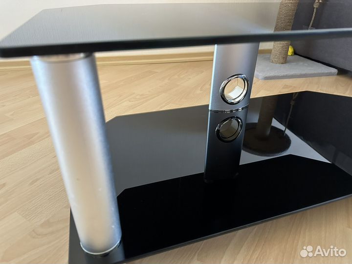 Стеклянная тумба под тв