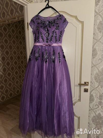 Вечернее платье в пол пышное